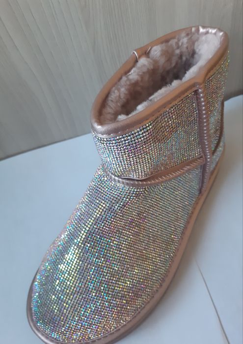 Продам новые сапоги.