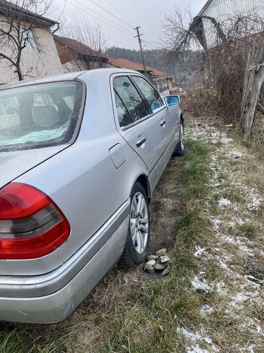 Mercedes w202 c180 1994 fara rugina