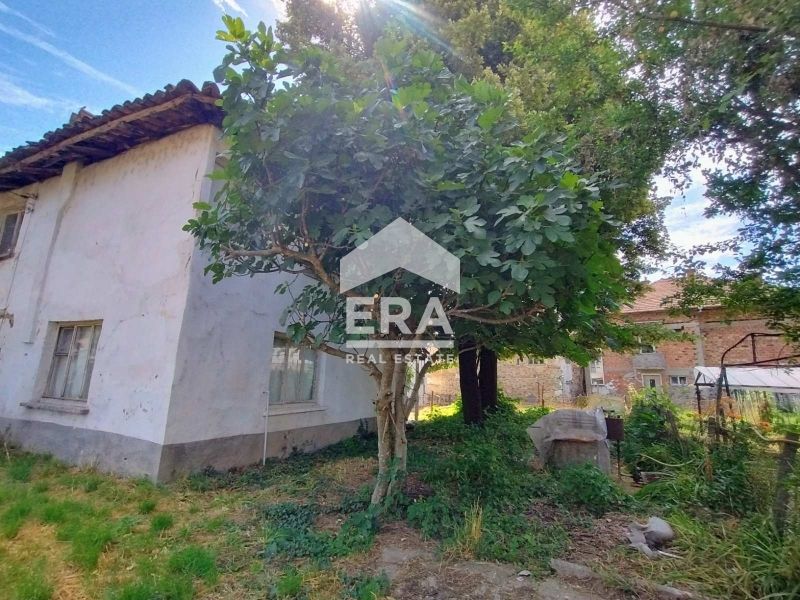Парцел с къща в старинната част на Златоград