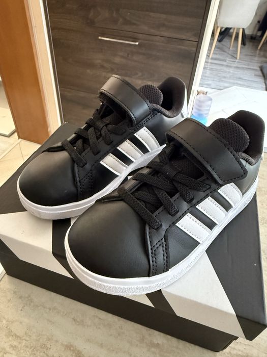 Продавам маратонки Адидас