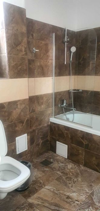 De inchiriat apartament 3 camere