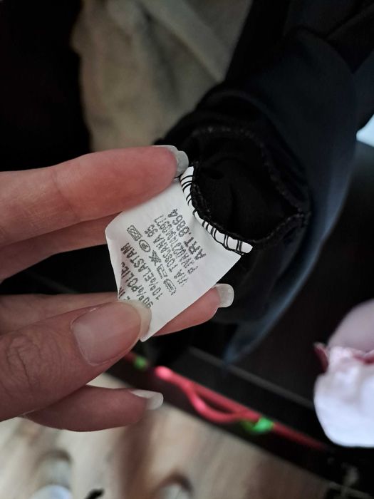 Официална черна рокля с цепка