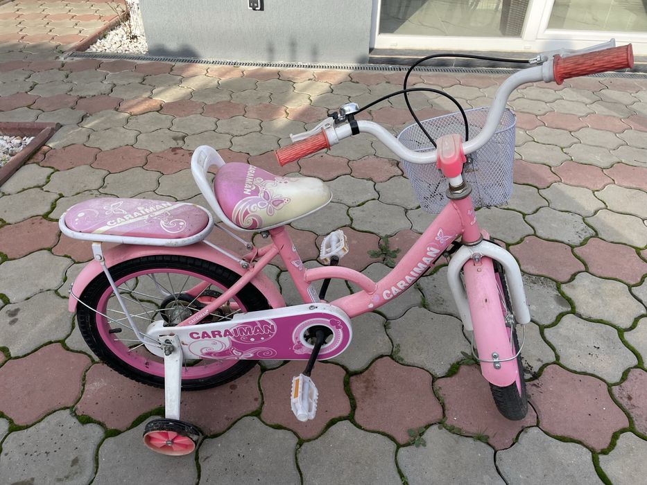 Bicicleta pentru fetite roz.