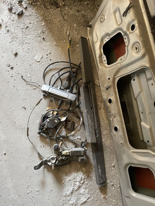 Продам дверь багажника