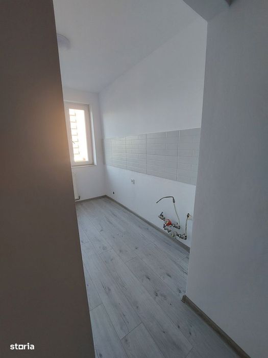 Piața Rogerius- 2 cam renovat, et.2 cu lift