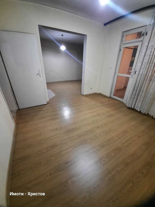 Продава се Четиристаен апартамент в Шумен, Пазара - 104 кв.м за 932 €/кв.м - Снимка #3