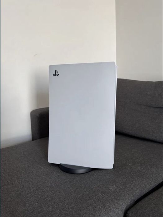 Play station 5 slim full box cu 2 controllare se ofera si jocuri