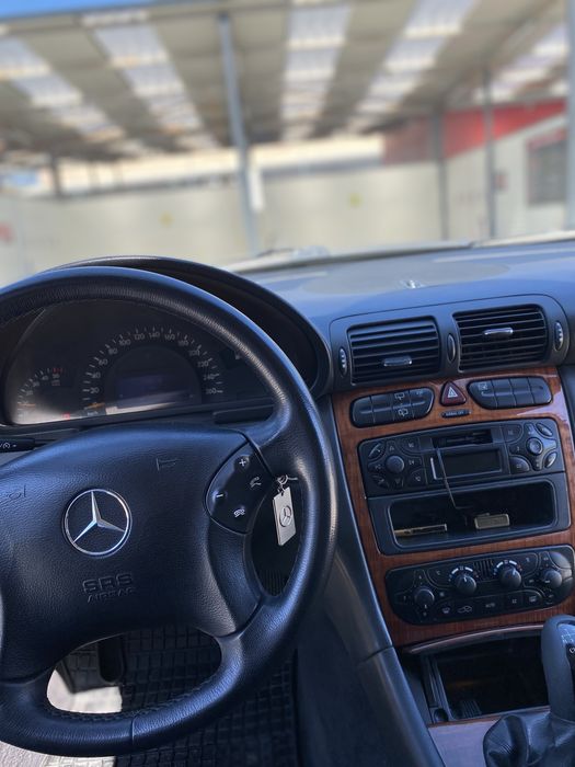 Продавам мерцедес ц220