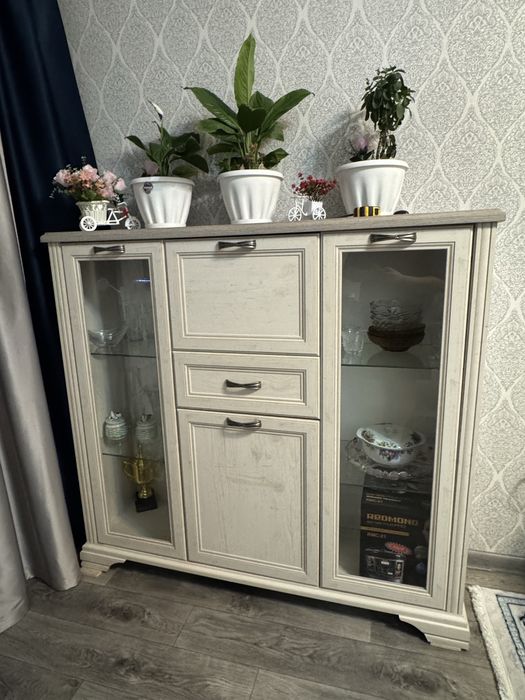 Продам сервант для гостинной