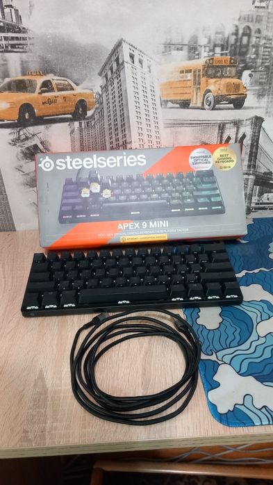 Продавам геймърска клавиатура Apex 9 mini