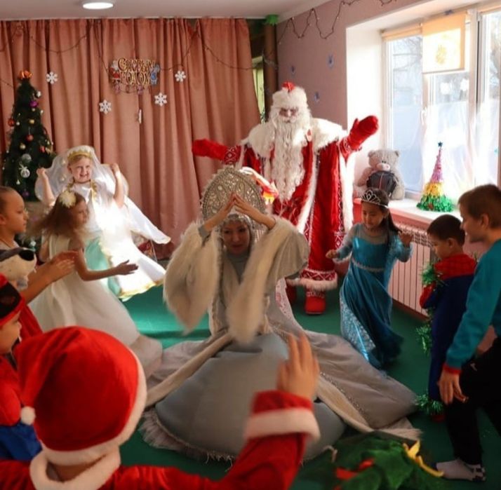 Продам костюм Снегурочки