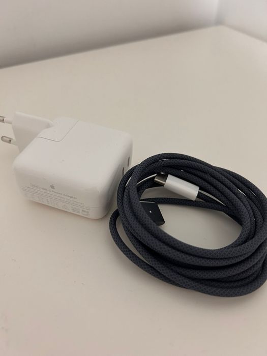 Vand Laptop MacBook Air 13 ca nou !