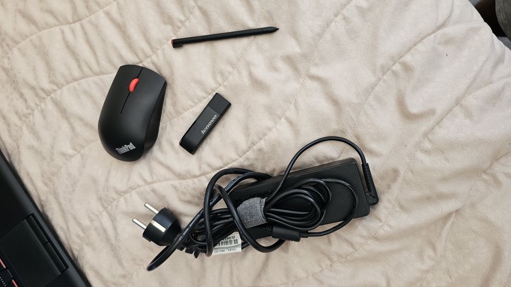 Лаптоп Lenovo T530i SSD 1TB i5 8GB RAM + LT1423p Монитор + Екстри