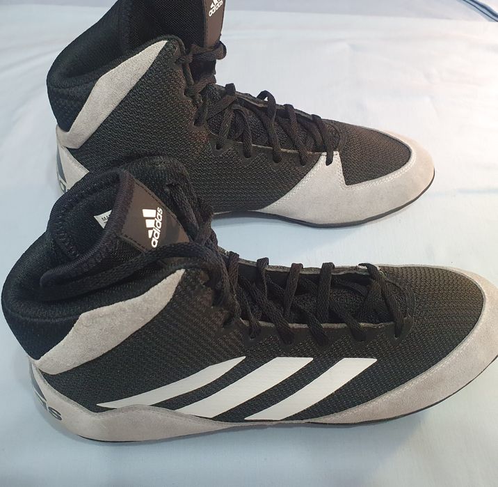 Adidas gheata numaru  45 si  1/2