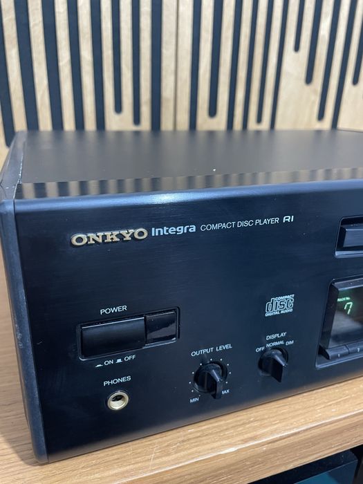 Vand / schimb cd player Onkyo Integra r1 dx-706