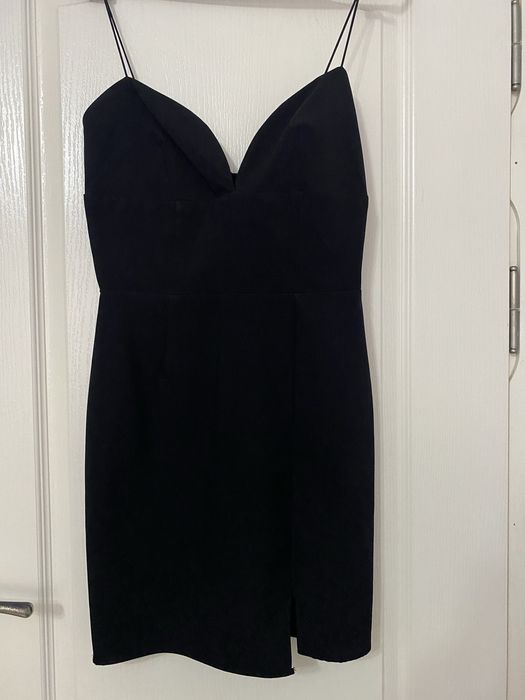 Черна мини рокля с презрамки