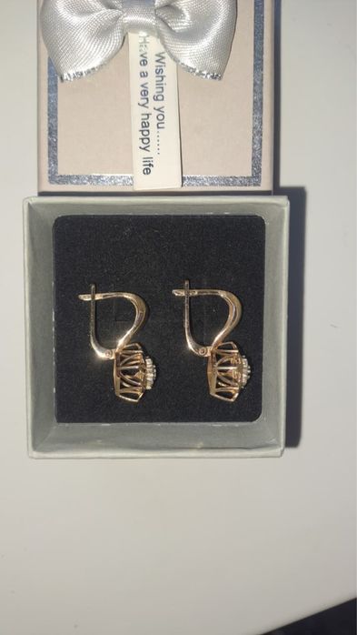 Сырға сатылады алтын