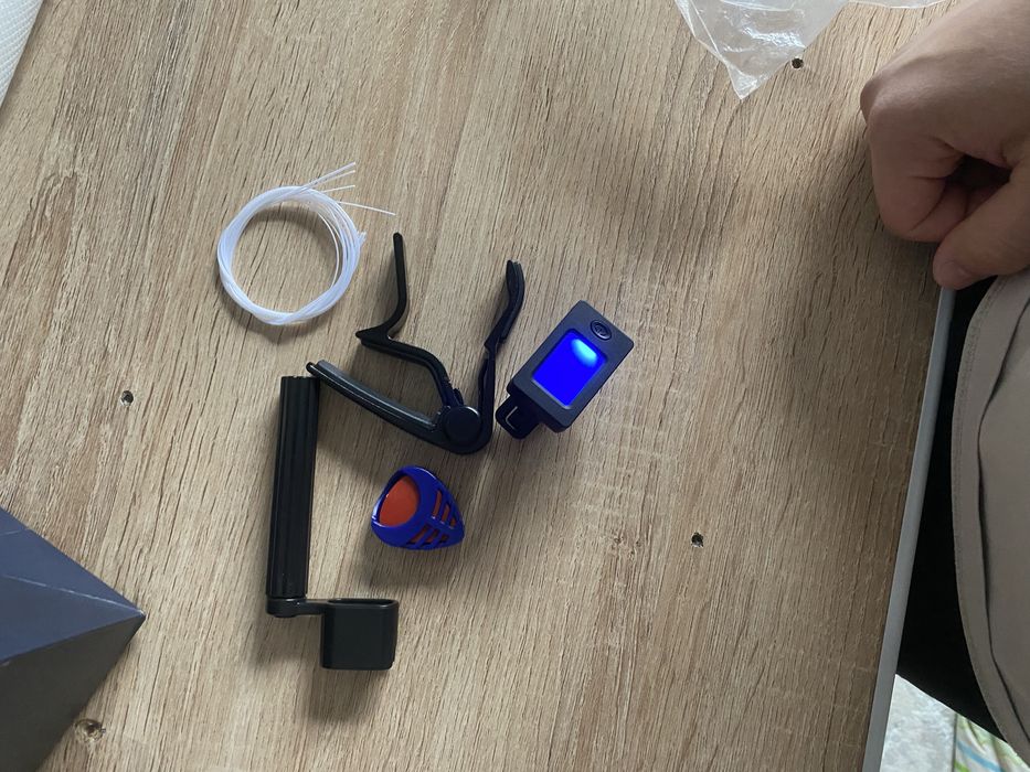 гитара классика и укулеле