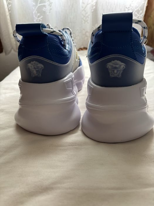 Versace chain reaction