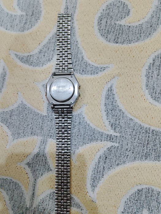 Сағат сатылады саудасы бар