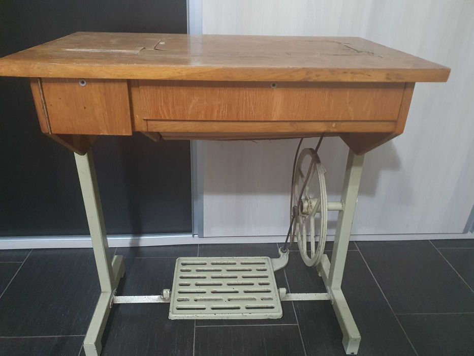 Masina de cusut Monica fab.1986 Cugir