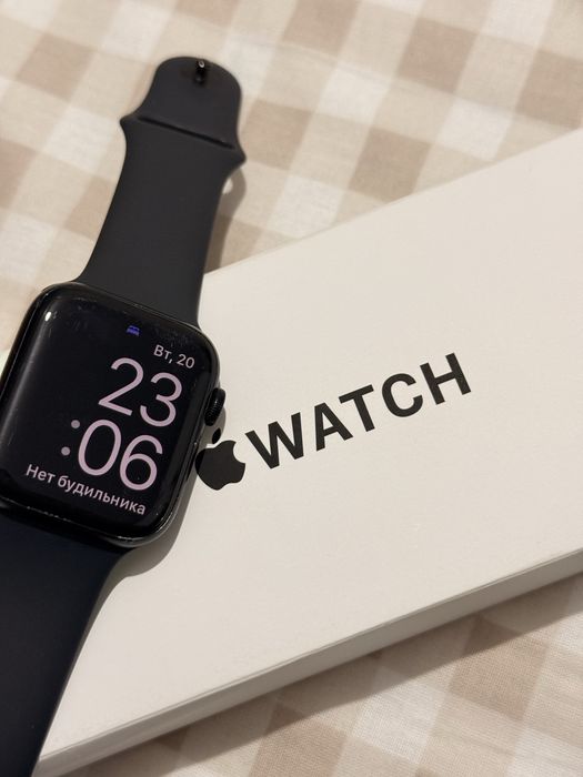 Продам apple watch se 2, 44mm