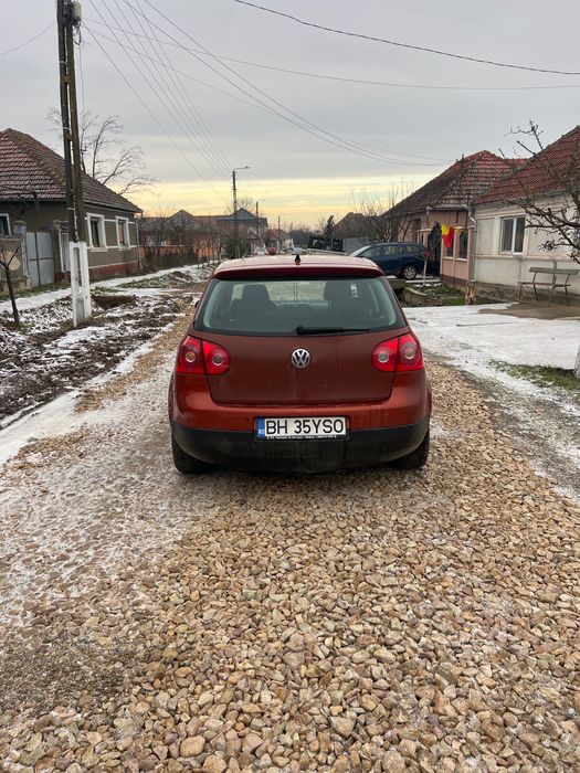 Vând Volkswagen Golf 5