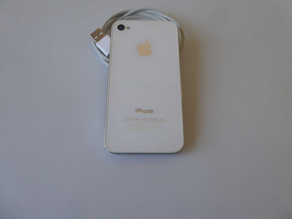 Телефон Apple iPhone 4S
