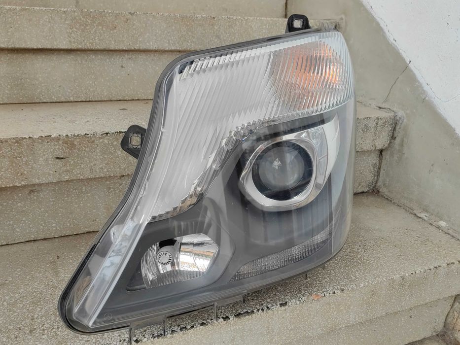 Фар Mercedes Sprinter W906 Bi-Xenon LED ляв / Фар Мерцедес Спринтер