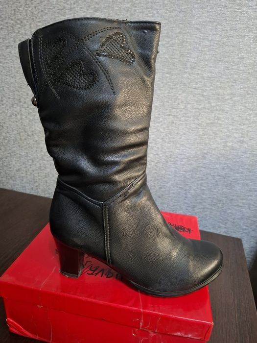 Продам женские сапоги