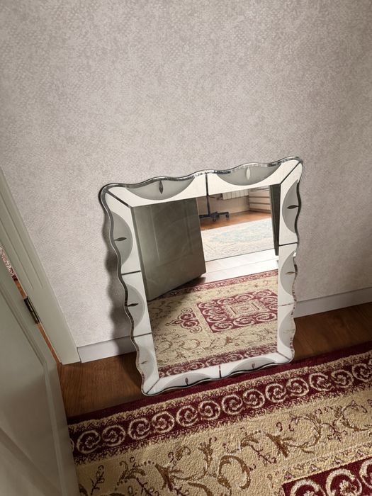 Раковина с тумбой и зеркалом