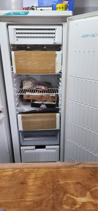 Морозильник в хорошем рабочем состоянием