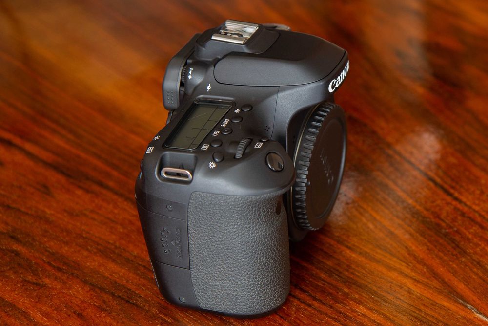 Canon EOS 80D тяло