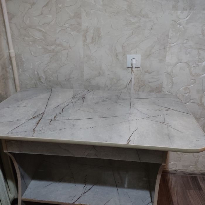 Продается Кухонный стол