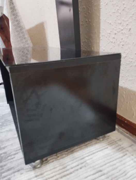 Televizor uchun taglik (TV stend), kronshteynli, tortmali