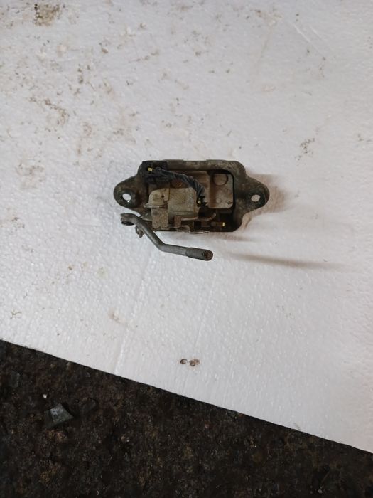 Замок багажника Субару Форестер