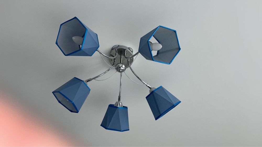 Продам люстру почти новая