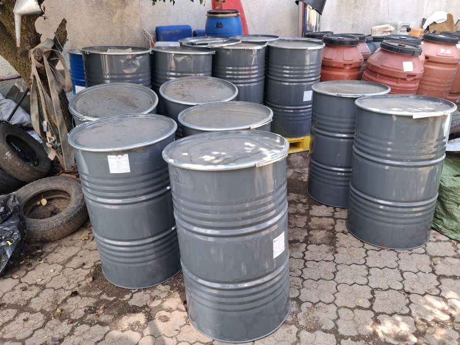 Vand butoaie de tabla si plastic,preturi de ka 110-150 lei
