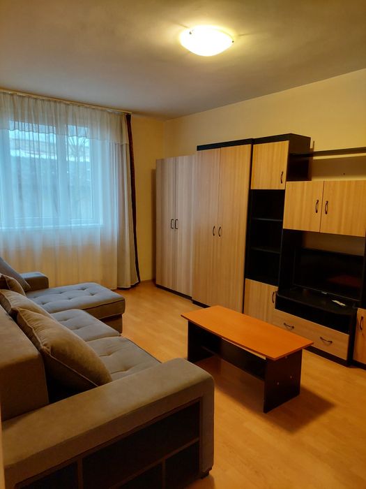 Inchiriez apartament cu loc parcare