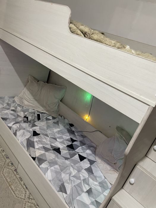 двухярусная кровать