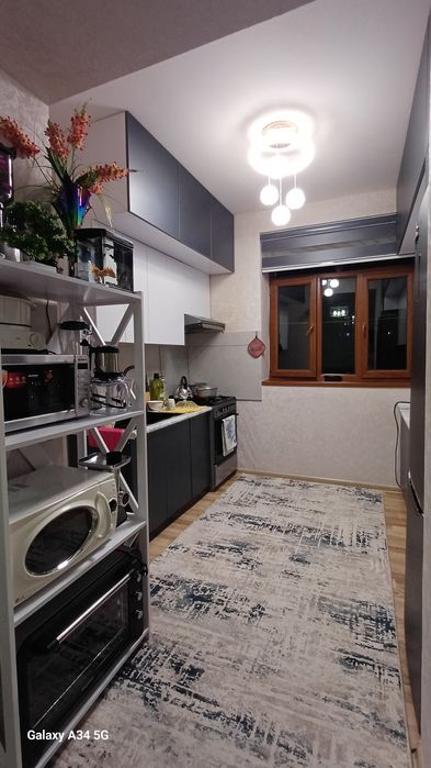 Юнус абад 8 квартл 3 хонали гиштли дом сотилади
