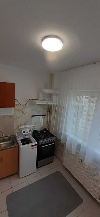 Garsoniera decomandata de inchiriat 35 mp zugravita mobilata utilata proprietar bloc mixt 1982