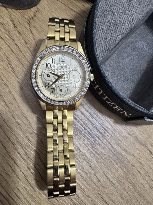 Ceas Citizen auriu, dama