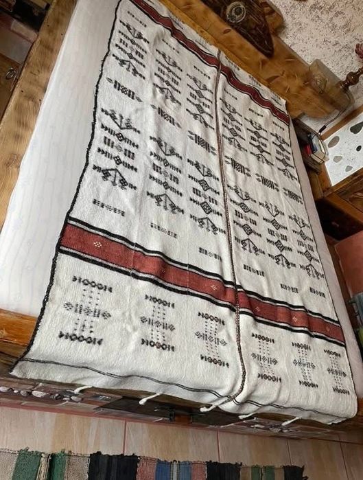 Ръчно тъкана кувертюра 100% козя вълна