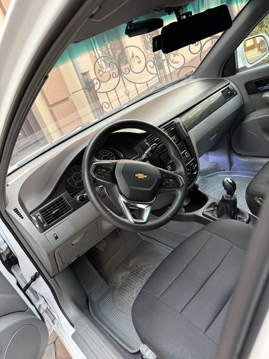 Срочно продаю автомобиль Chevrolet Gentra