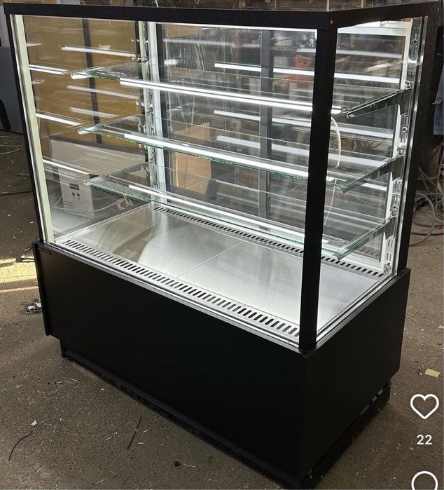 Продам витринный холодильник