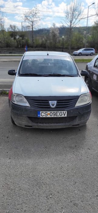 Vând Dacia Logan
