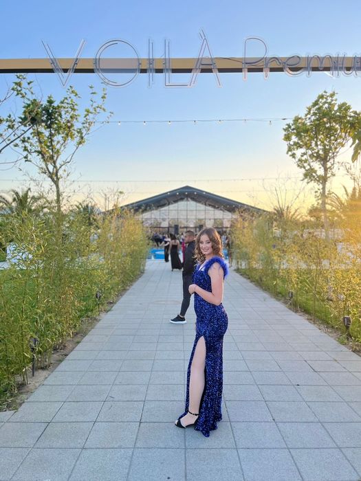 Vând rochiță albastra cu paiete