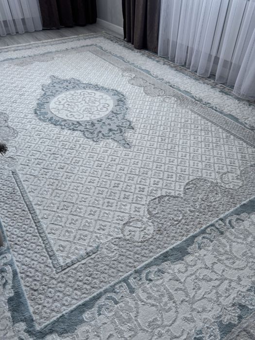 Продаётся ковер 250×350