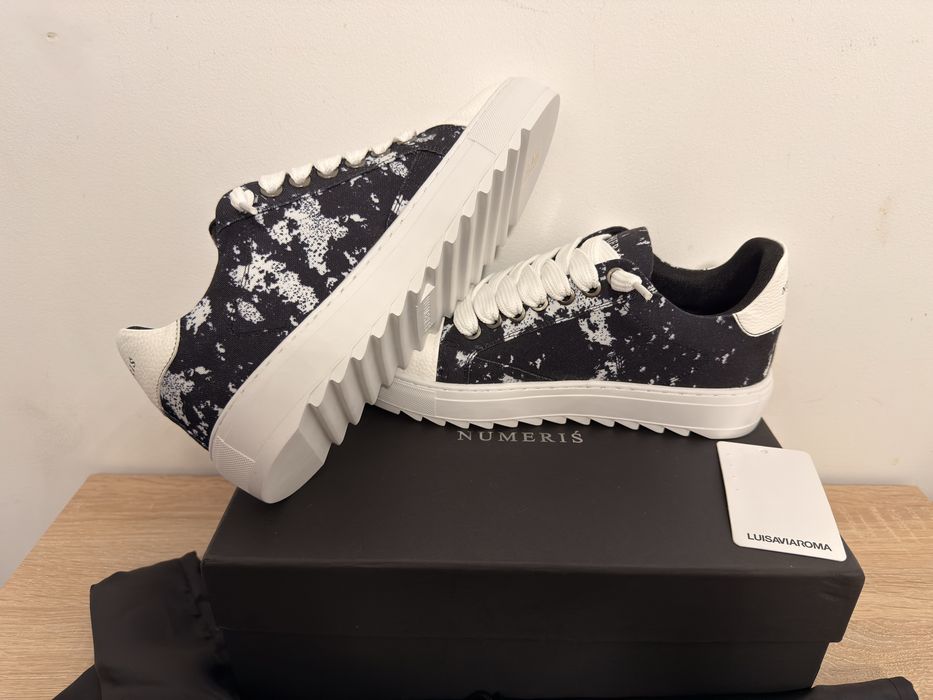 ! Reducere ! Adidasii numeris negri/alb